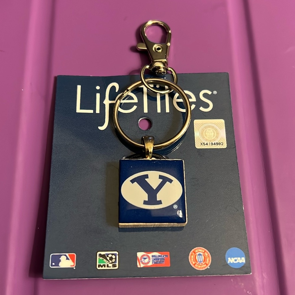 Bingham Young University cougars keychain